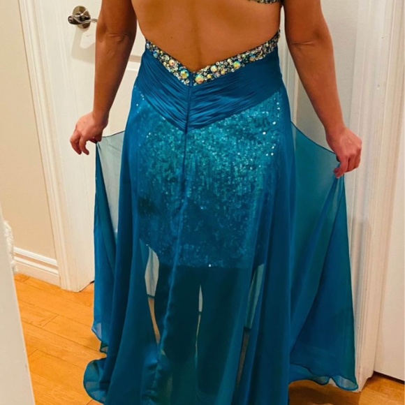 Open back dress - Picture 1 of 8